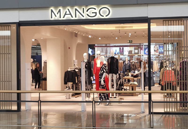 mango woman en Centro Comercial Sant Cugat
