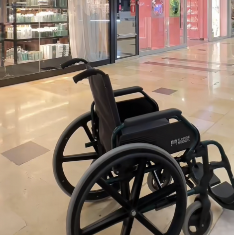 Cadira de rodes disponible